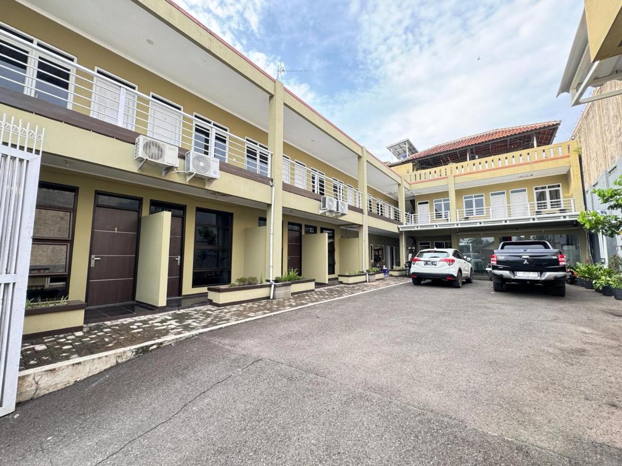 Fakhira Residence Hotel Cianjur Exterior photo