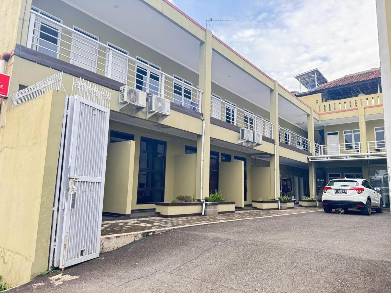 Fakhira Residence Hotel Cianjur Exterior photo