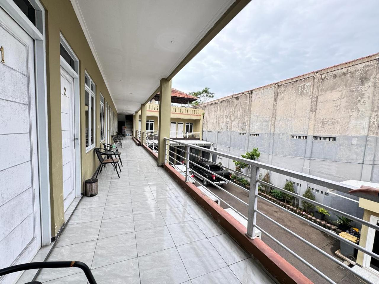 Fakhira Residence Hotel Cianjur Exterior photo