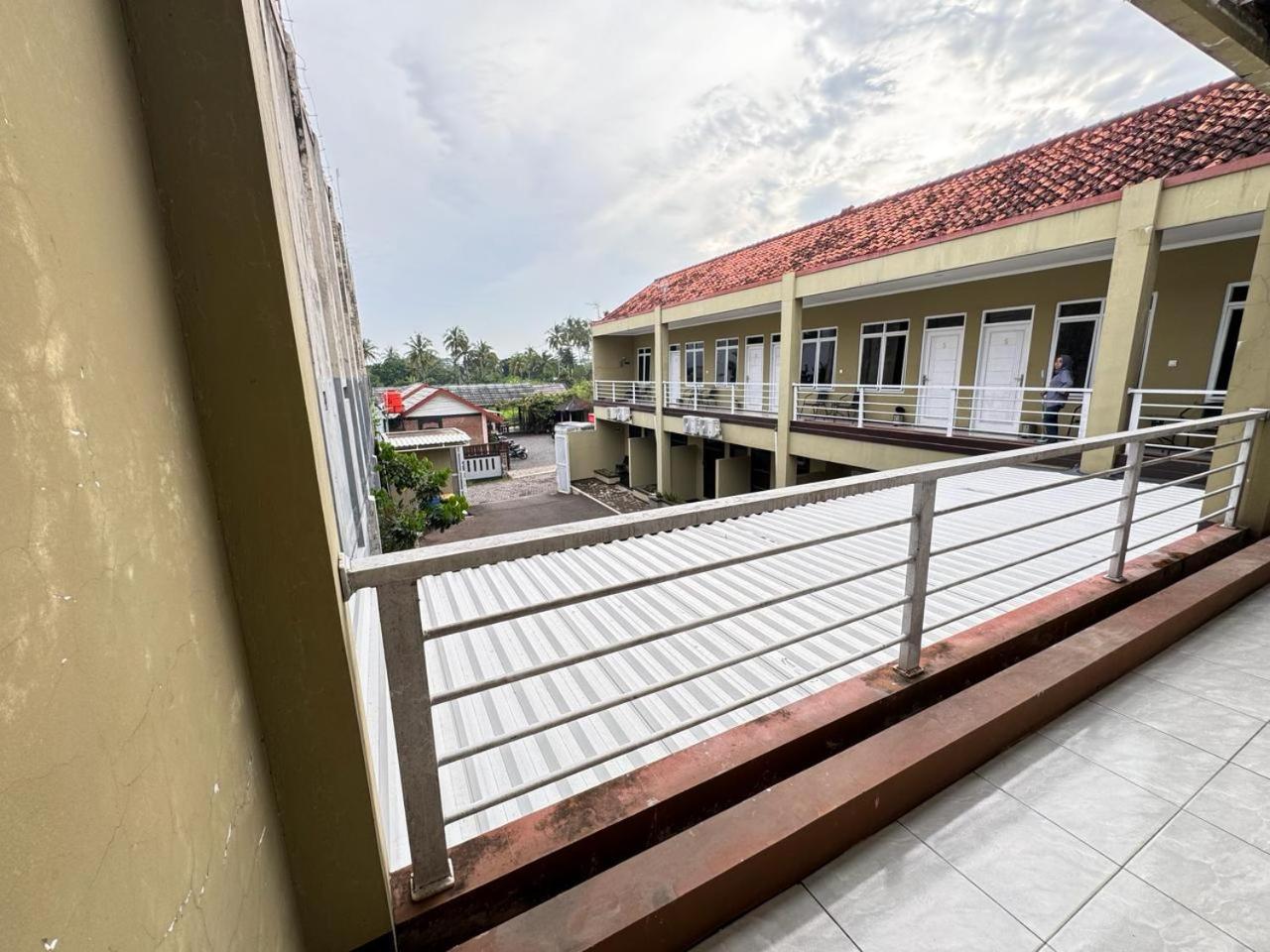 Fakhira Residence Hotel Cianjur Exterior photo